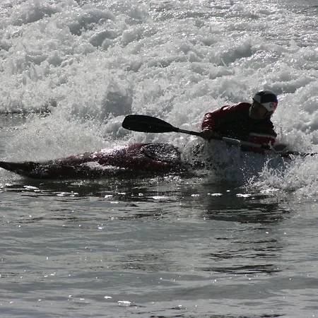 Northshorebude Backpackers Ostello *